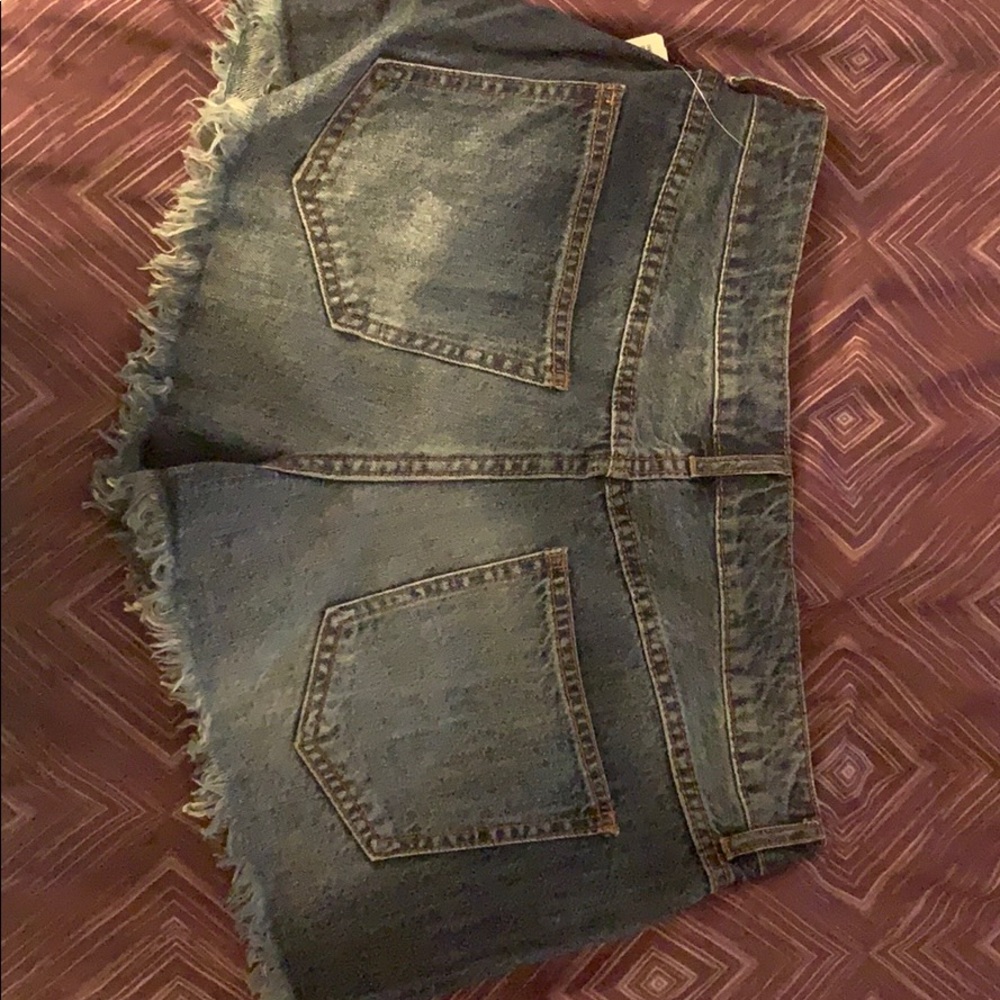 Mid rise cut off dark denim shorts - Picture 2 of 4